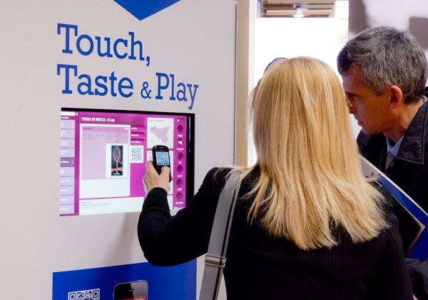 totem touch screen utilizzato al vinitaly 2012